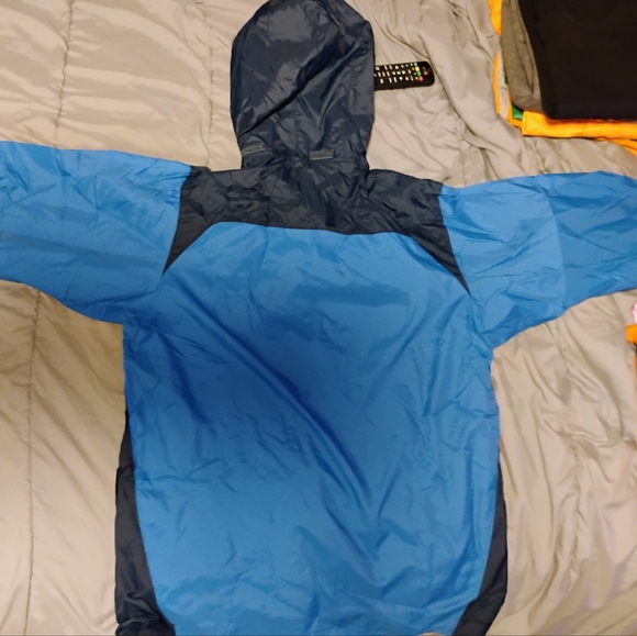Columbia windbreaker/rain zip up jacket. size M - Picture 3 of 4